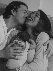Newborn Fotografin Seesen, Neugeborenenfotografie Goslar, Babyfotografie Niedersachsen, emotionale Babyfotografie, natürliche Neugeborenenfotografie