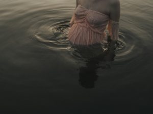Natürliche emotionale Schwangerschaftsfotografie Babybauchfotografie in Niedersachsen