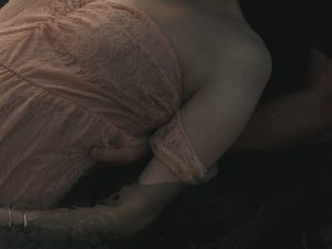 Natürliche emotionale Schwangerschaftsfotografie Babybauchfotografie in Niedersachsen