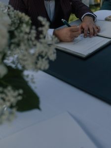 emotionale authenthische dokumentarische Hochzeitsfotografie Niedersachsen, cinematische Hochzeitsfotografie, Standesamtfotograf